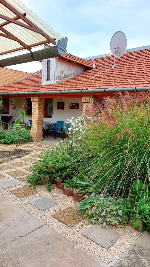 Mandula Apartman Сегед Экстерьер фото